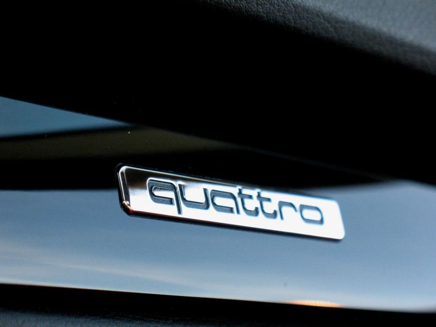 Логотип Audi RS4 Sedan (B7, 8E) 2005 года  (NA) (фото 40 из 45)